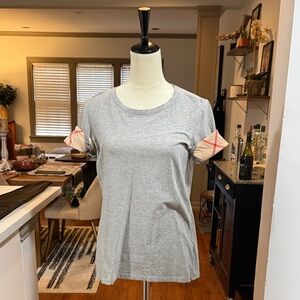 Burberry stretchy tee